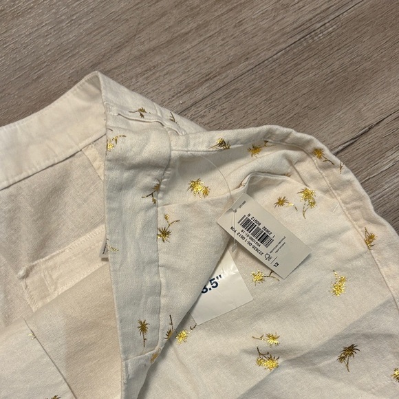 Old Navy Cream Shorts with Gold Accents - Picture 4 of 4